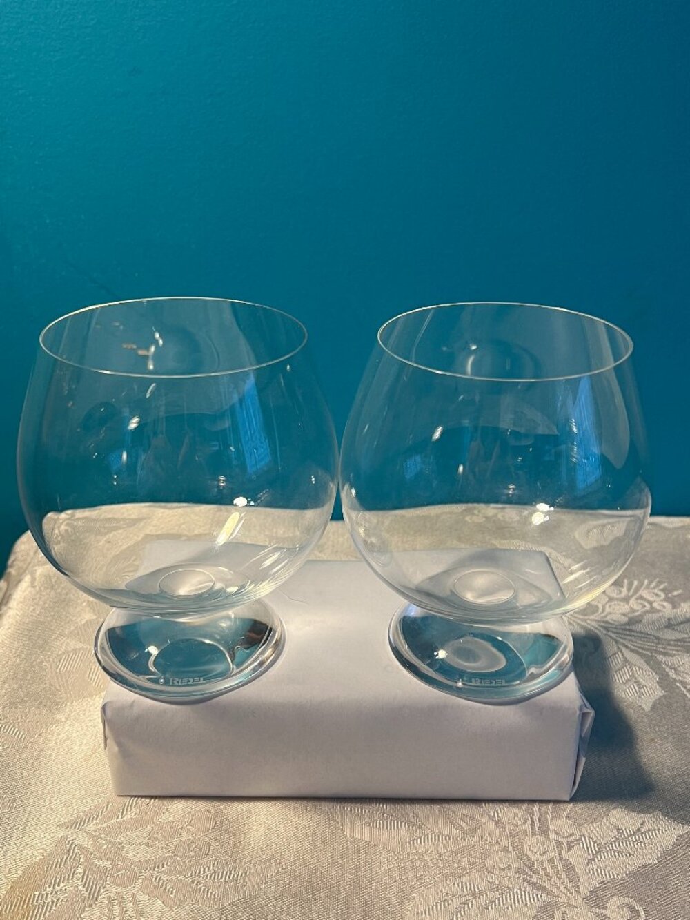 2 RIEDEL TYROL PINOT NOIR GLASSES Blown Crystal, 5 1/2", 24 oz, Made in Austria